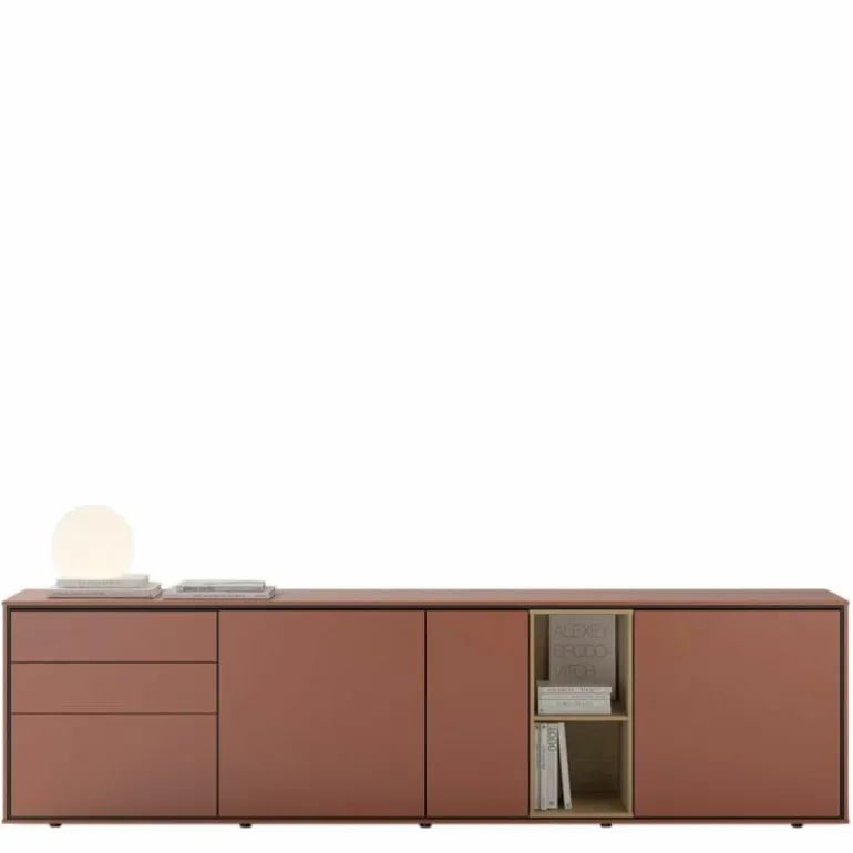 Aura Dressoir