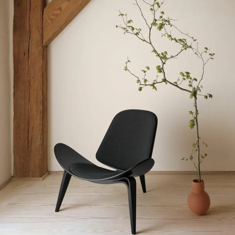 CH07 Shell Chair