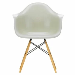 Eames Fiberglass Chair DAW