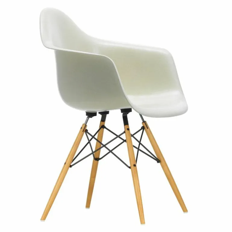 Eames Fiberglass Chair DAW