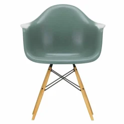 Eames Fiberglass Chair DAW