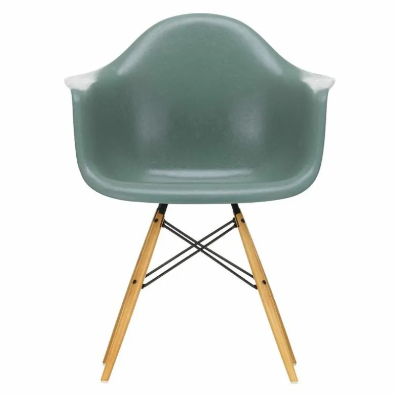 Eames Fiberglass Chair DAW