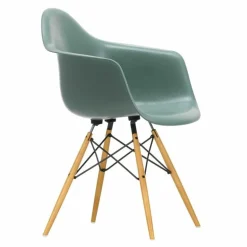 Eames Fiberglass Chair DAW