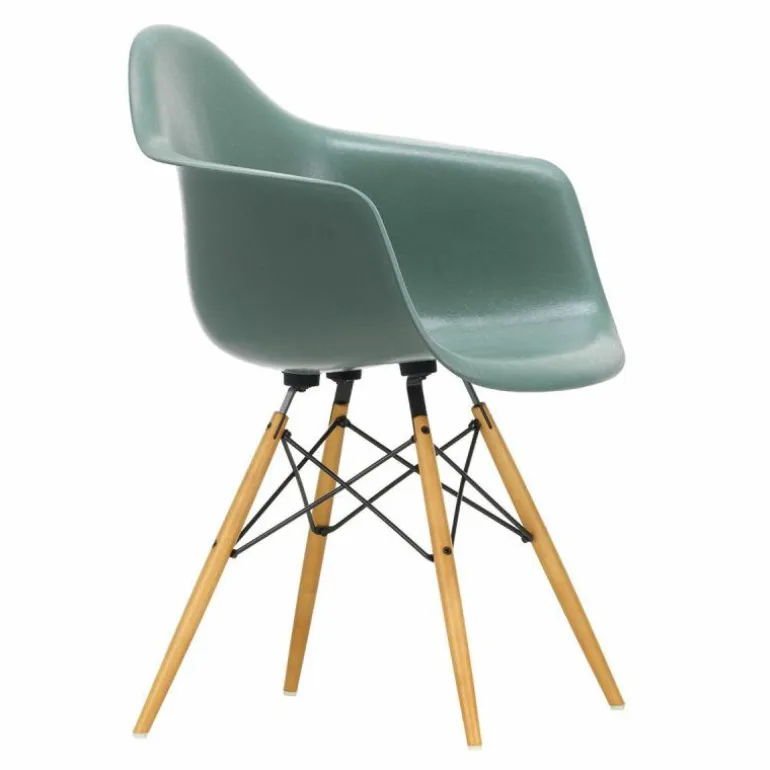Eames Fiberglass Chair DAW