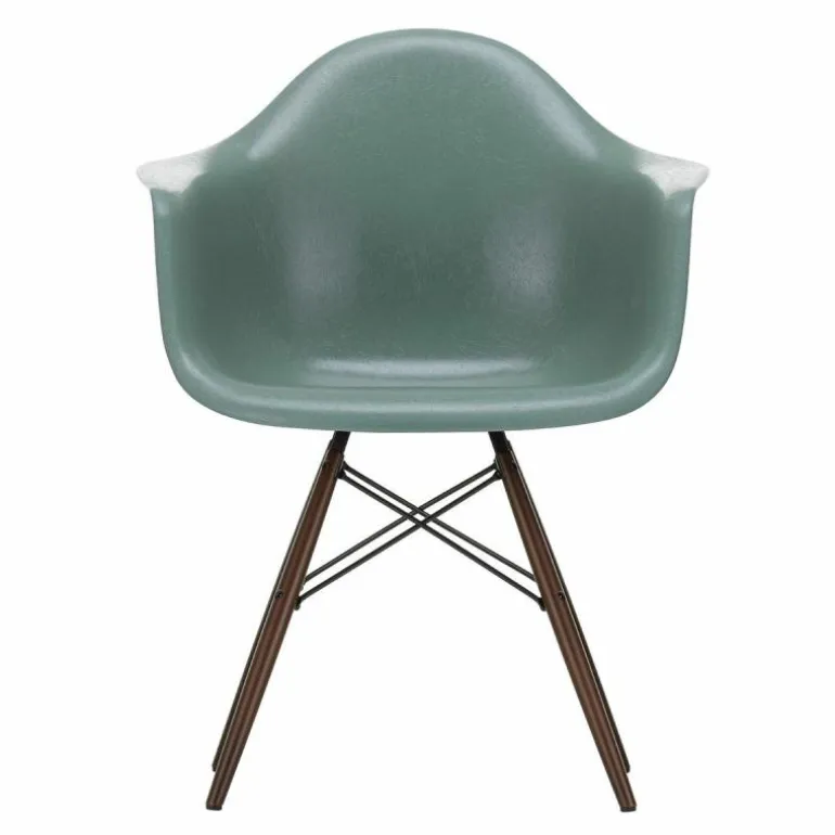 Eames Fiberglass Chair DAW