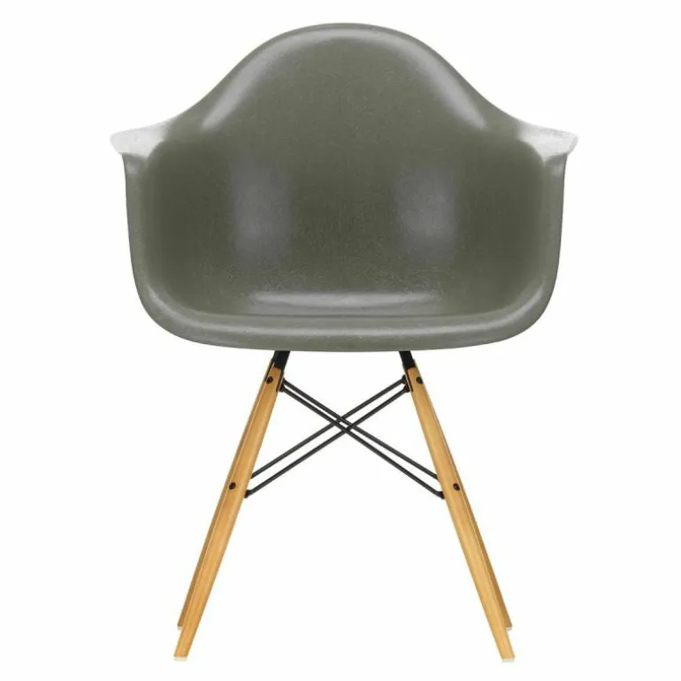 Eames Fiberglass Chair DAW