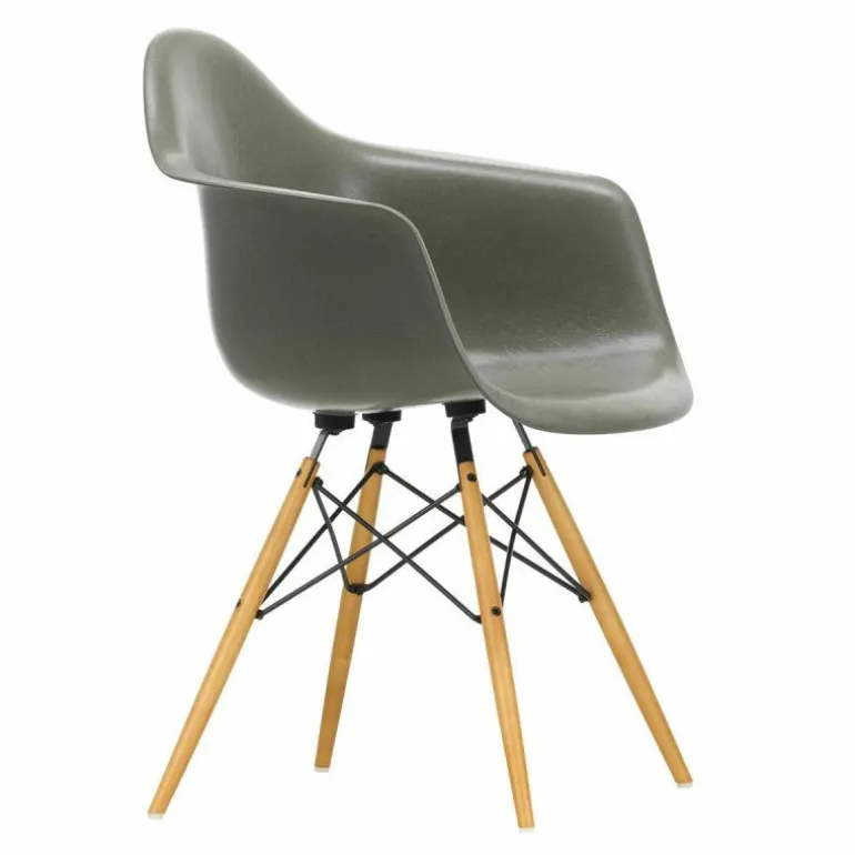 Eames Fiberglass Chair DAW