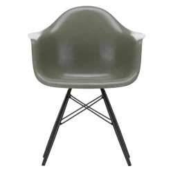 Eames Fiberglass Chair DAW