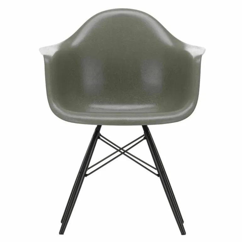 Eames Fiberglass Chair DAW