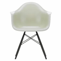 Eames Fiberglass Chair DAW