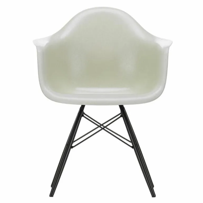Eames Fiberglass Chair DAW
