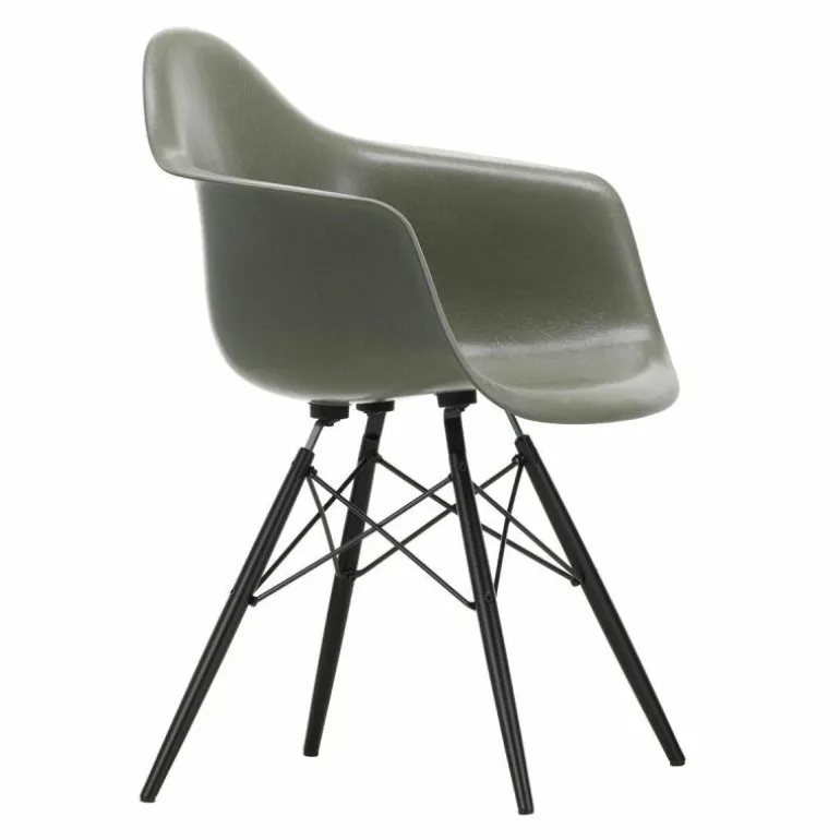 Eames Fiberglass Chair DAW