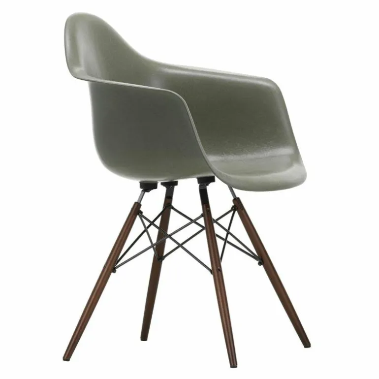 Eames Fiberglass Chair DAW