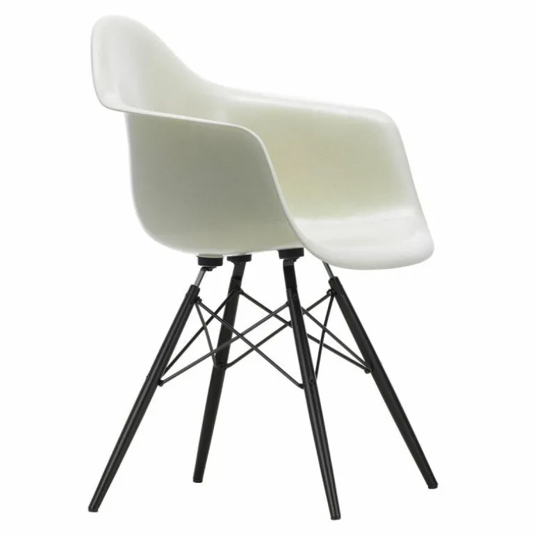 Eames Fiberglass Chair DAW