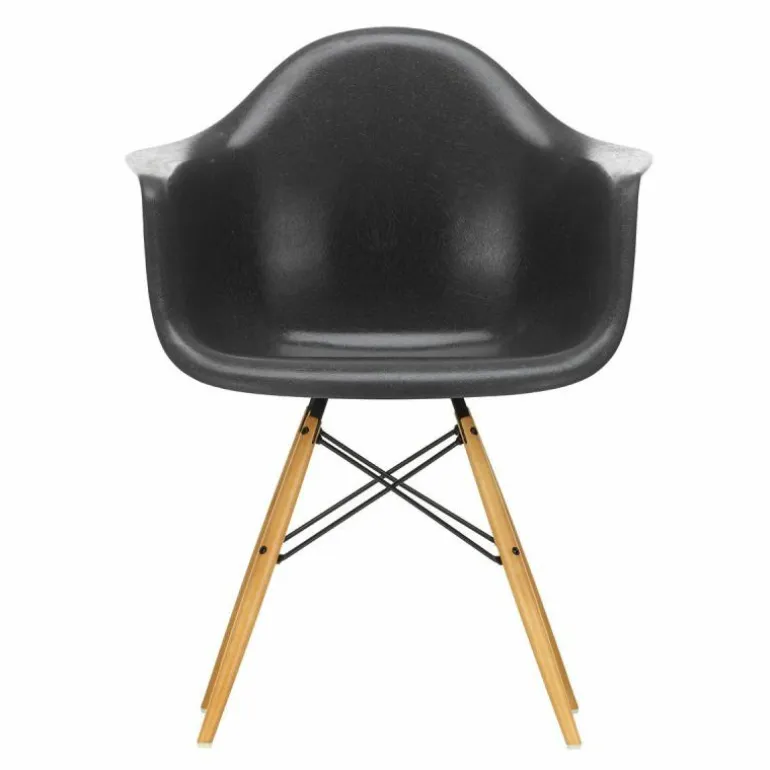 Eames Fiberglass Chair DAW