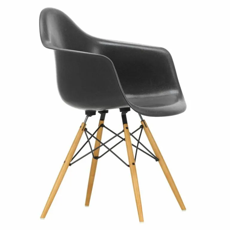 Eames Fiberglass Chair DAW