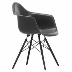 Eames Fiberglass Chair DAW