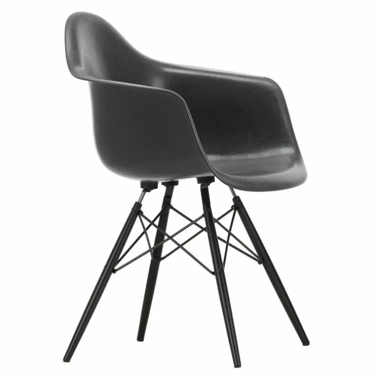 Eames Fiberglass Chair DAW