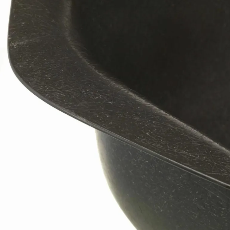 Eames Fiberglass Chair DAX Zwart