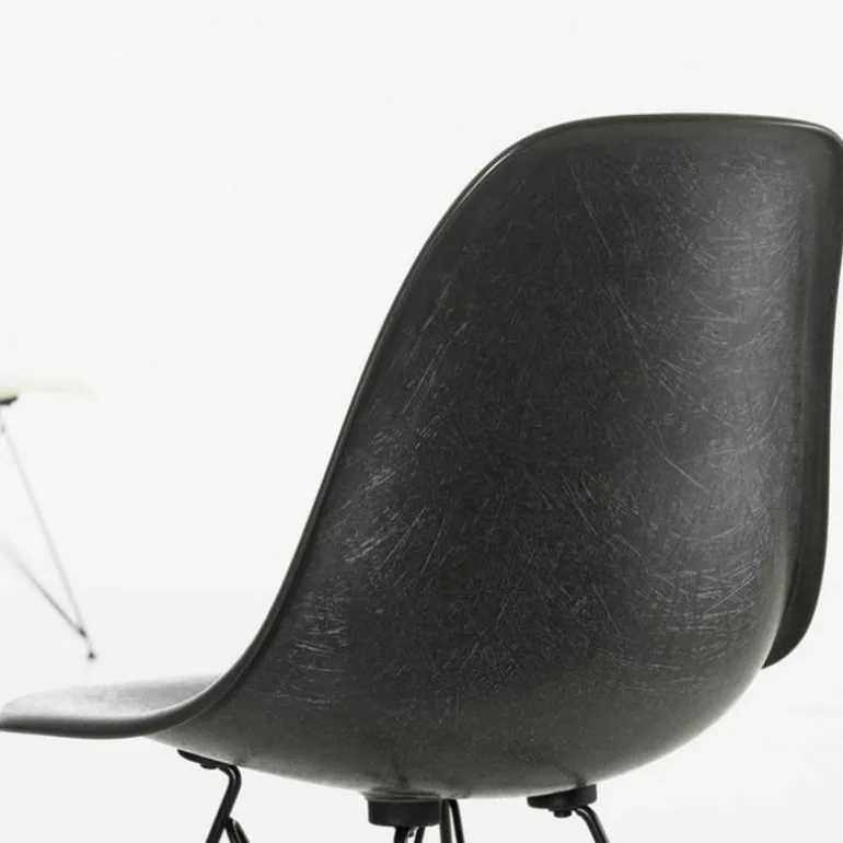 Eames Fiberglass Chair DSR