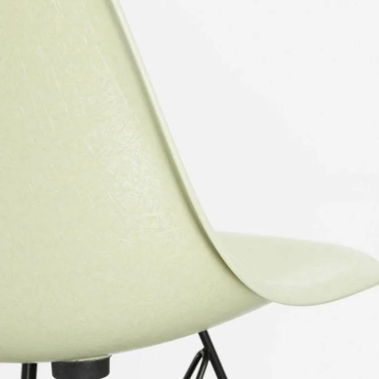 Eames Fiberglass Chair DSR