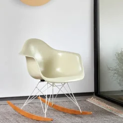 Eames Fiberglass Chair RAR Schommelstoel