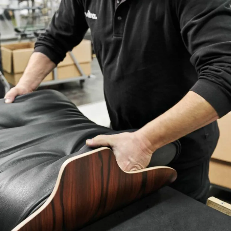 Eames Lounge Chair + Ottoman Leder