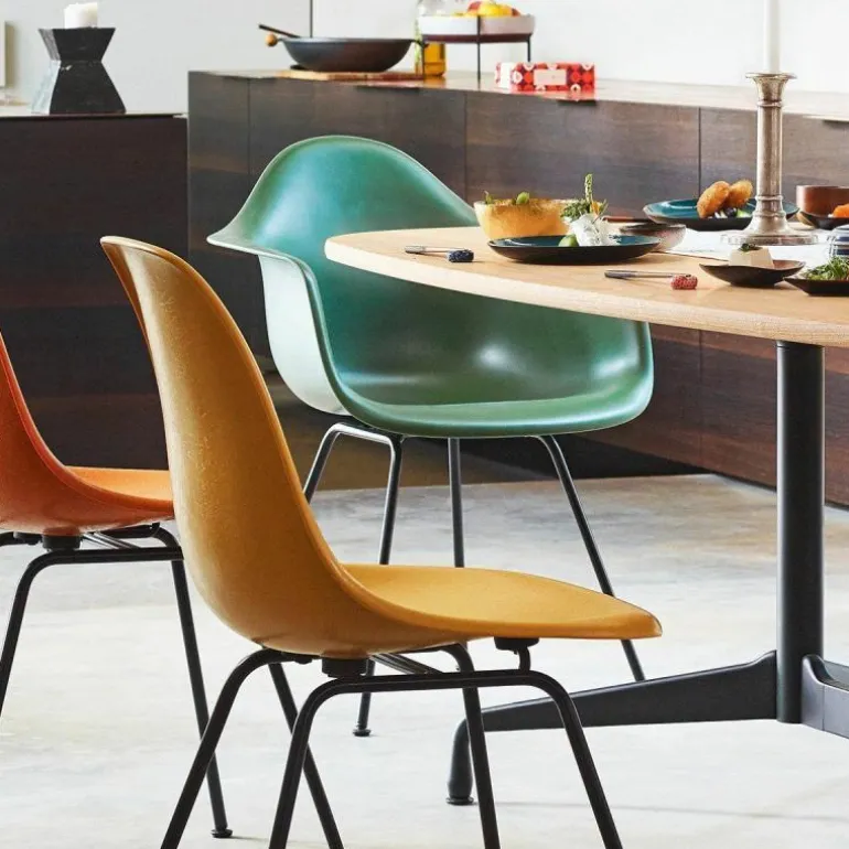 Eames Segmented Eettafel