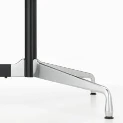 Eames Segmented Eettafel