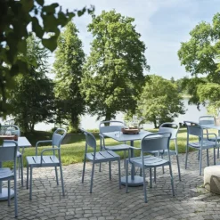 Linear Steel Café Tafel