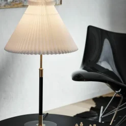 Masterpieces Model 352 Tafellamp