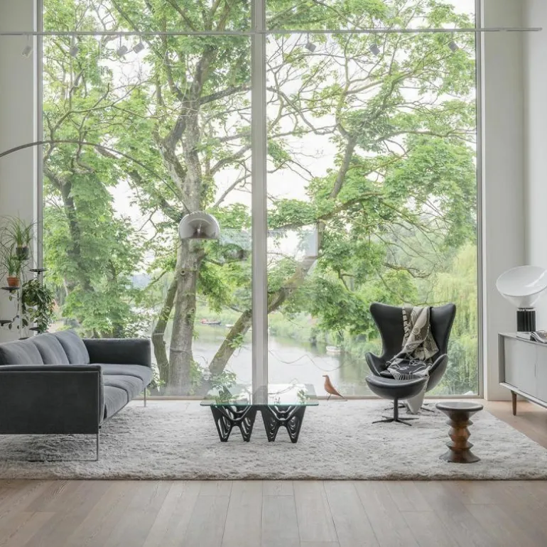 MisterDesign Limited Edition Egg Chair