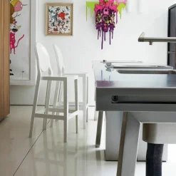 One More Barkruk Laag